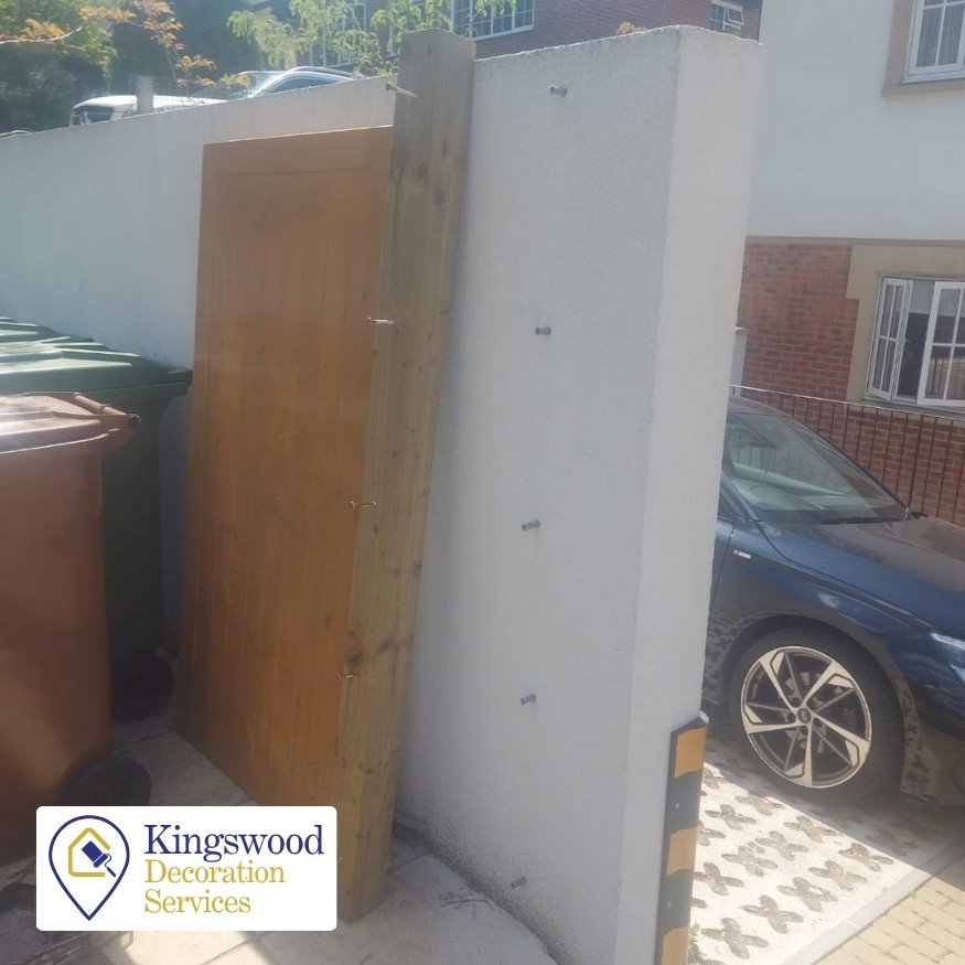 Before Image - A single wooden gate leaf was positioned beside a support post, yet to be installed or secured. The surrounding area remained fully accessible, lacking both coverage and containment.