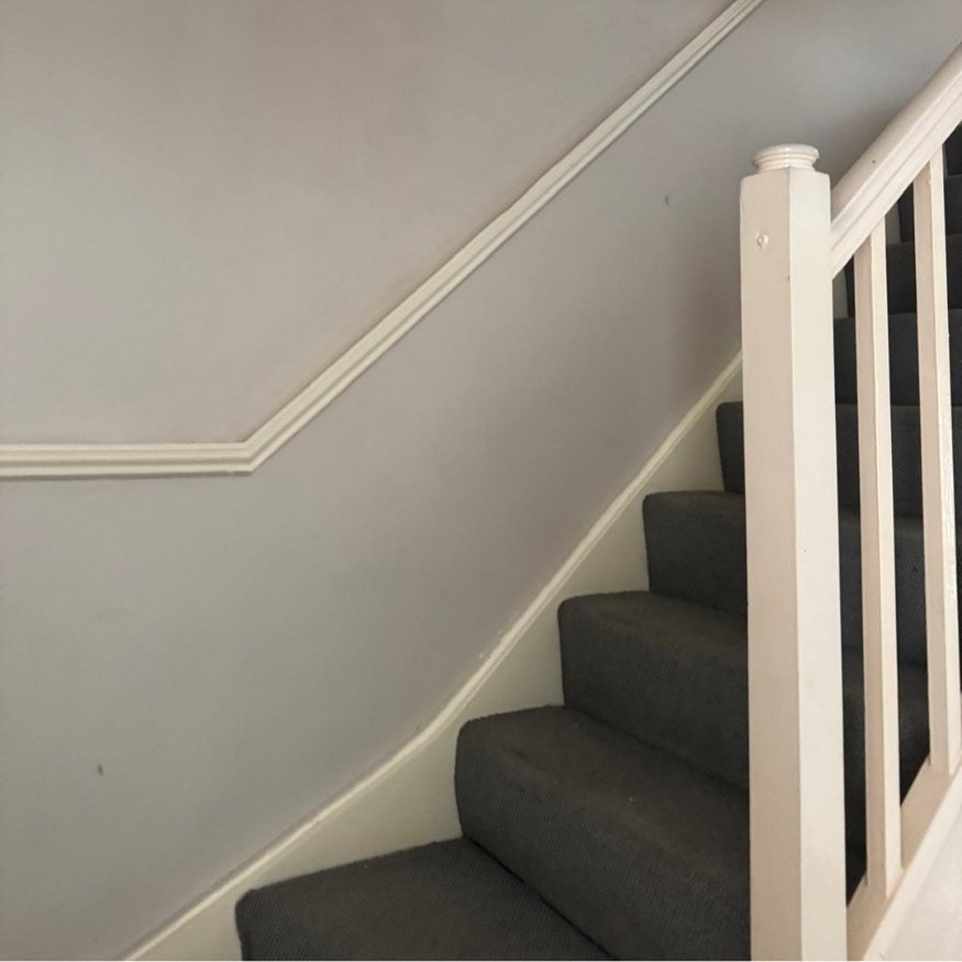 Worn stairwell carpet and scuffed walls
The staircase carpet was flattened and patchy, while the wall paint had dulled over time from repeated use.