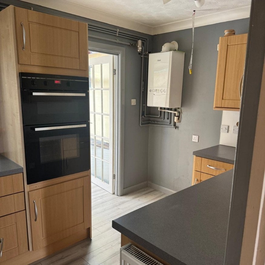 Unrefreshed kitchen corners awaiting modernisation
Cabinets, paintwork, and pipework all required detailed attention as part of the Full Property Refurbishment in Wellingborough.