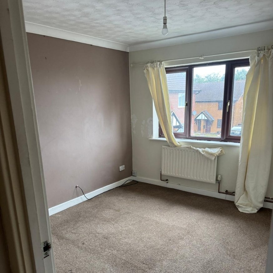 Discoloured living room space with tired decor
Faded paint and heavily used carpet signalled the need for a complete finish refresh.